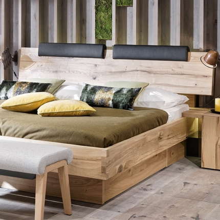 Voglauer Bett Valpin mit Holzkopfteil gepolstert